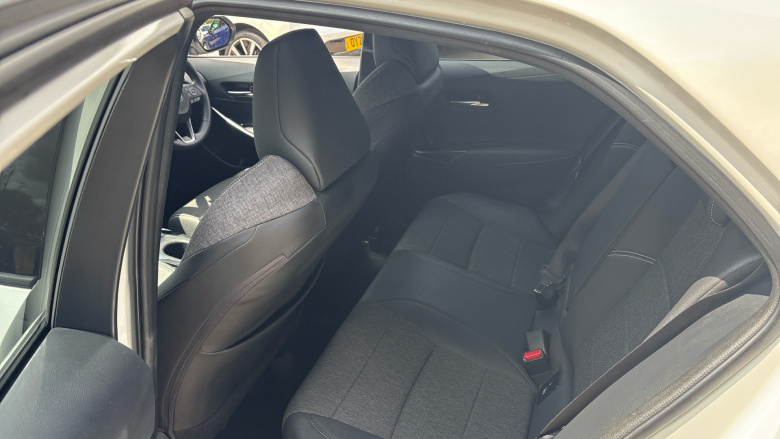 Toyota Corolla 2.0 VVT-i Hybrid Design 5dr CVT Hybrid Hatchback